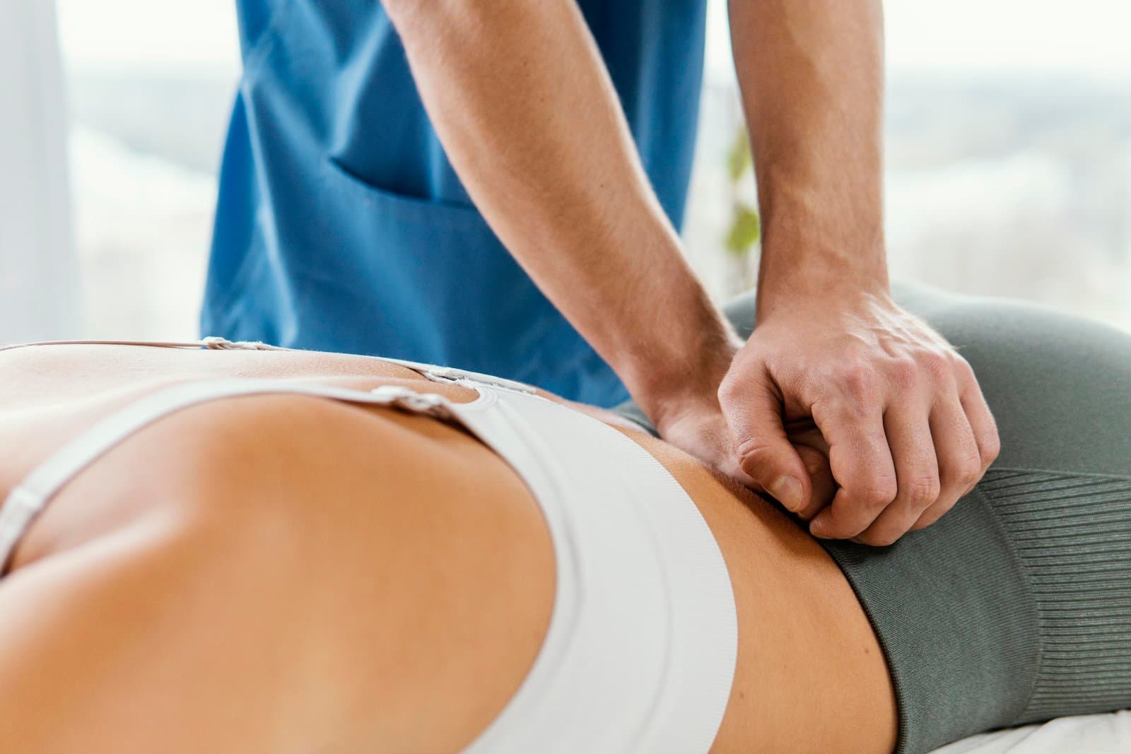 Thérapie manuelle vs exercices : ce que disent vraiment les dernières revues